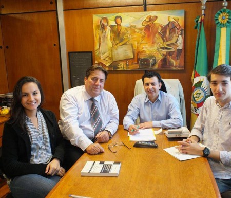 Reunião com o Deputado Jeferson Fernandes para pedir apoio e intervenção dele acerca de nossas demandas.
